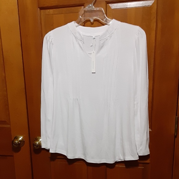 White Pull Over V-Neck Top - Picture 1 of 4